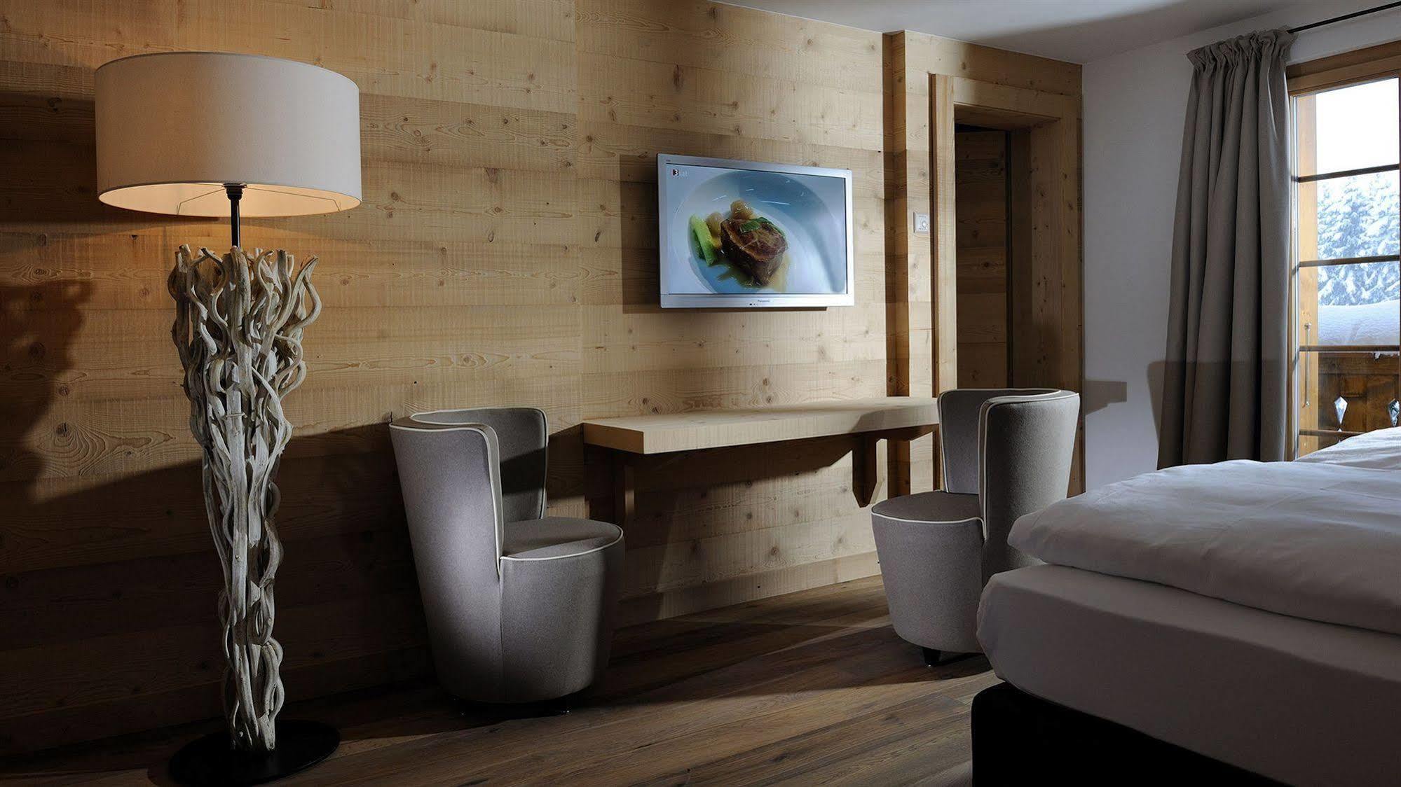 Hotel Des Alpes Superieur Gstaad Buitenkant foto